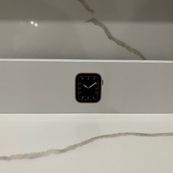 SE GPS Apple Watch series 5